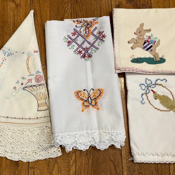 Lot of vintage linen embroidered napkins and tablecloths - Picture 7 of 16